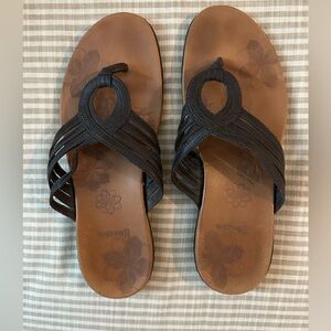 Women’s Black Strappy Toe-Ring Sandals — Comfort Footbed